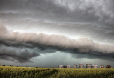 fırtına bulutları saskatchewan