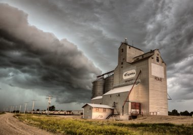 fırtına bulutları saskatchewan