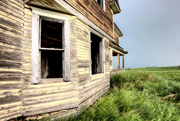 Antigo edifício abandonado — Fotografia de Stock