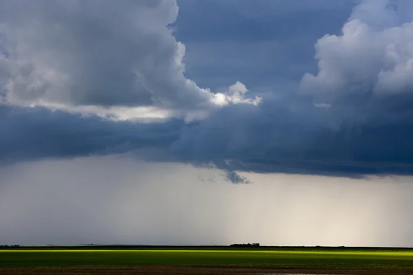 Nubes de tormenta de pradera — Foto de Stock