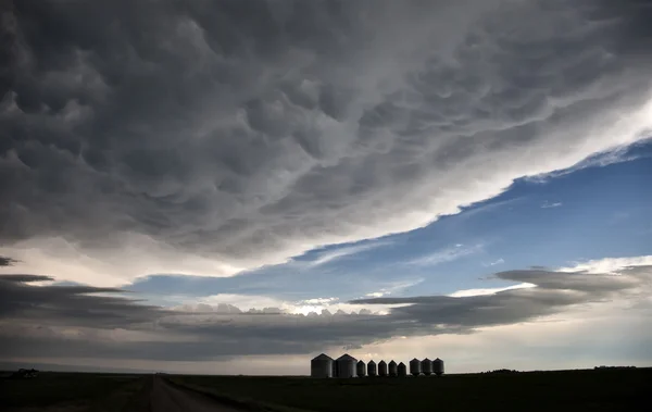 Nuvens de tempestade de pradaria — Fotografia de Stock