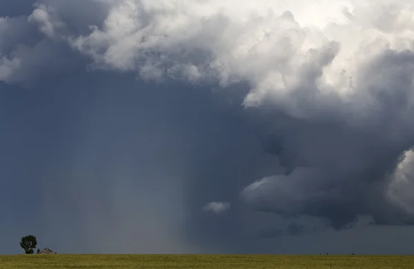 Nuvole tempesta prateria — Foto Stock