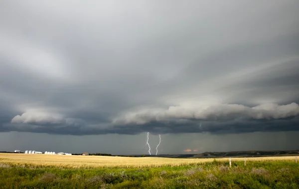 Prairie storm wolken — Stockfoto