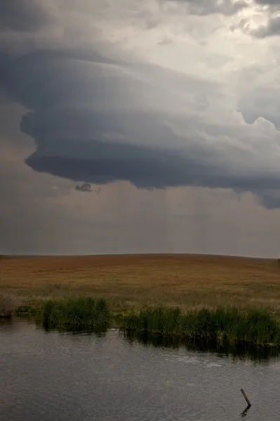 Nubes de tormenta de pradera —  Fotos de Stock