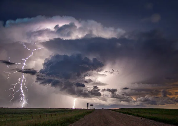 Μεγάλη Καταιγίδα Αστραπή Saskatchewan Στο Καλοκαίρι Αγροτική Καναδά — Φωτογραφία Αρχείου