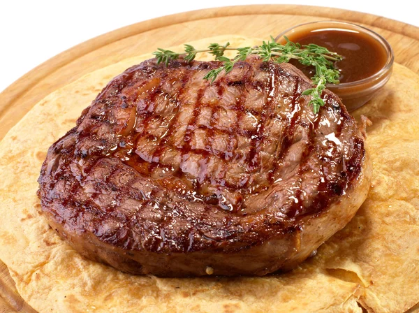 Rib-eye steak resting — Stock Photo, Image