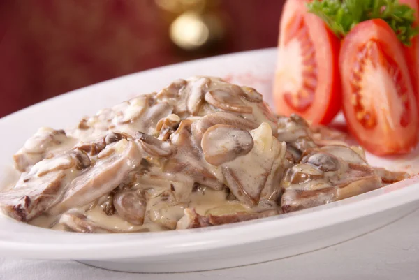 Champignons in cremiger Soße — Stockfoto