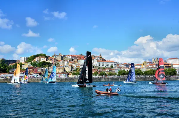 Catamarans on river Douro — Stock Photo, Image