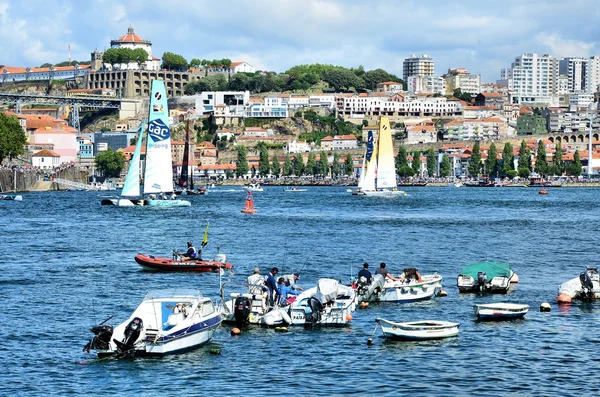 Catamarans op rivier douro — Stockfoto