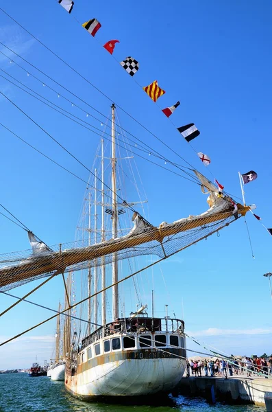 Старый высокий корабль — стоковое фото