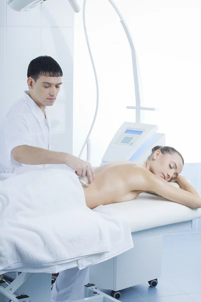 Vacuum massage procedure in the medical beauty center — Stock Photo, Image