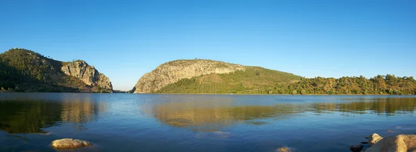 Portas de rodao stroomafwaarts voorzijde — Stockfoto