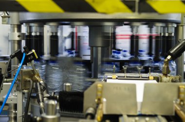 Şişeleme etiketleme sistemi