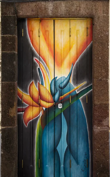 Street art - open door art - fiamme blu Foto Stock