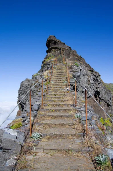 Pico areeiro trekking aan hemel, madeira — Stockfoto