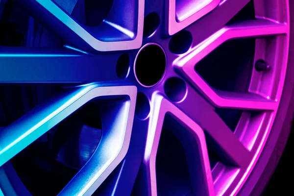 Ράβδος Αλουμινίου Αυτοκινήτου Υφή Φόντου Μπλε Και Ροζ Τόνους Νέος — Φωτογραφία Αρχείου