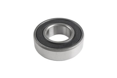 Beyaz izole arkaplanda topları olan gümüş bilye. Endüstriyel yön. Top taşıyıcı beyaz üzerine izole edildi. Paslanmaz metal silindir