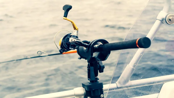 Vara Pesca Girando Com Linha Close Haste Pesca Suporte Haste — Fotografia de Stock