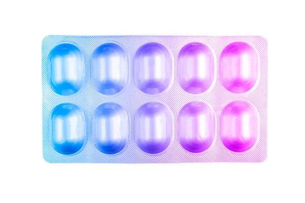 白の背景に隔離されたブリスター包装に錠剤のマクロショット山 ブリスターパックをぼかしとピンクのトーンで 医薬品 薬や薬 健康管理 丸薬の背景 — ストック写真