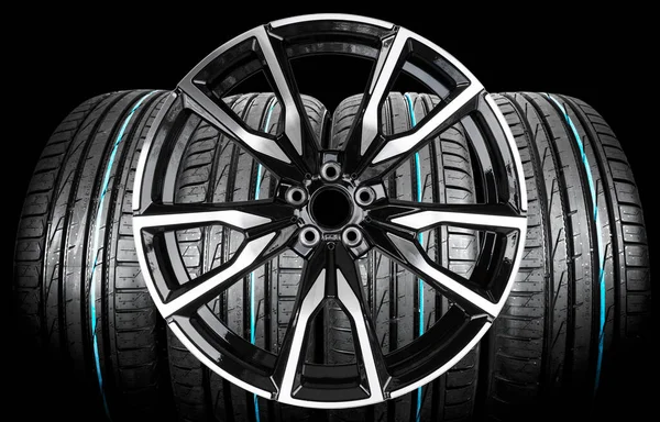 Car Alloy Wheel Tyre Isolated Black Background New Alloy Wheel — Fotografia de Stock
