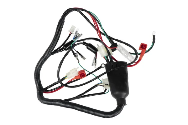 发动机线束跳线塞隔离在白色背景上 带有适配器 连接器和电触点的汽车布线 汽车金属丝 — 图库照片