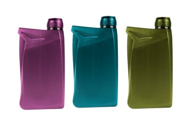 Plastik yağ tenekesi beyaz arka planda izole edilmiş. Depo Tankı. Benzin, mazot ve benzin tenekesi. Beyaz üzerine izole edilmiş teknik sıvılar için yeşil plastik kaplar..