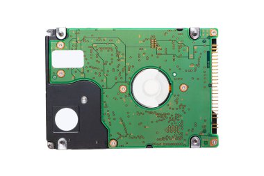 Bilgisayar sabit diski HDD beyaz arkaplanda izole edildi. Bilgisayarın sabit disk sürücüsünün içine yaklaş 