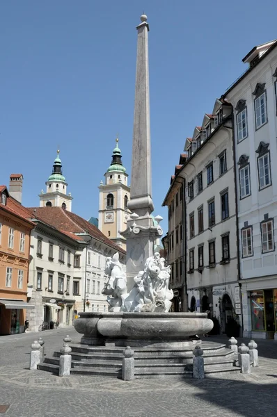 Fuente Robba en la Plaza de la Ciudad de Liubliana, Eslovenia — Foto de Stock