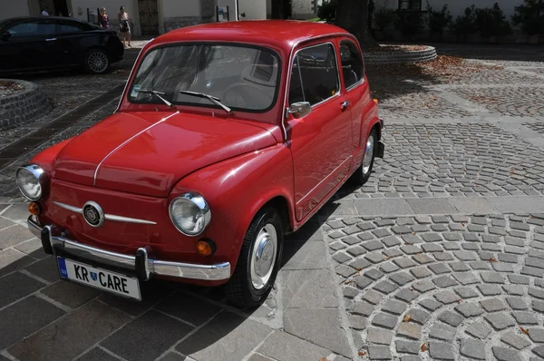 Zastava, viejo coche retro —  Fotos de Stock