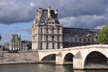 Paris'te Louvre