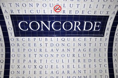 Concorde metro duvar, paris