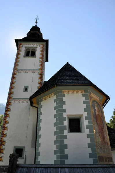 Kostel u jezera bohinj, Julské Alpy, Slovinsko — Stock fotografie