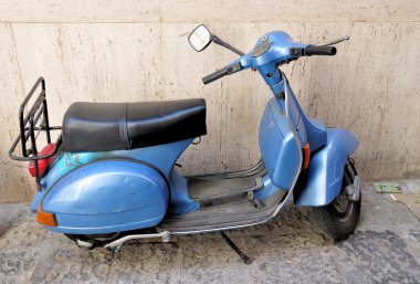 Klasik İtalyan scooter