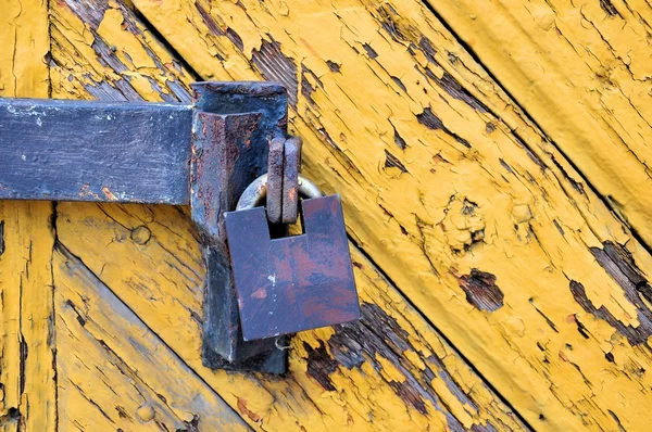 Old padlock on a wooden door — Stock Photo, Image