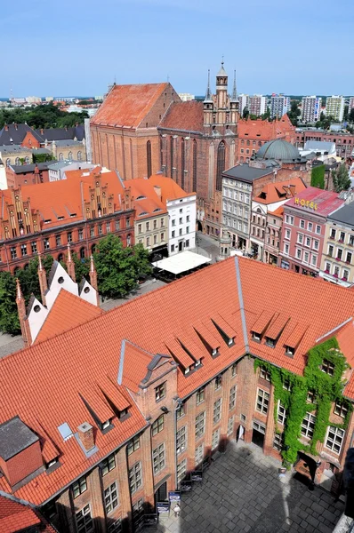 Stadtsilhouette von Torun - Luftaufnahme vom Rathaussturm. Die mittelalterliche Altstadt ist UNESCO-Weltkulturerbe. — Stockfoto