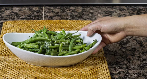 Freshly cooked green beans in bowl — Stock Photo, Image