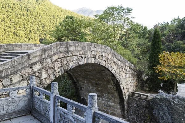 Alte Brücke in China — Stockfoto