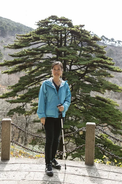 Asian Women Hiker — Stock Photo, Image