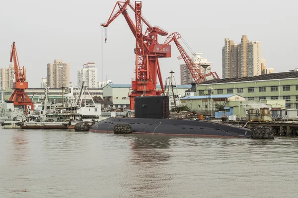 中国潜艇停靠 — 图库照片