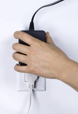 elektrik güç kaynağı duvar içine tıkalı
