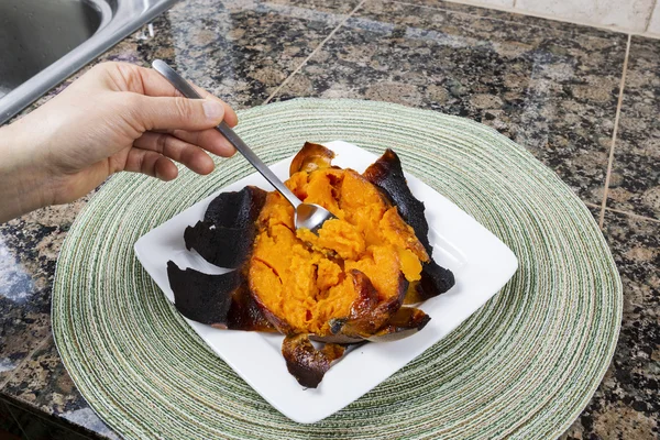 Freshly Baked Sweet Potato ready for tasting — Stock Photo, Image