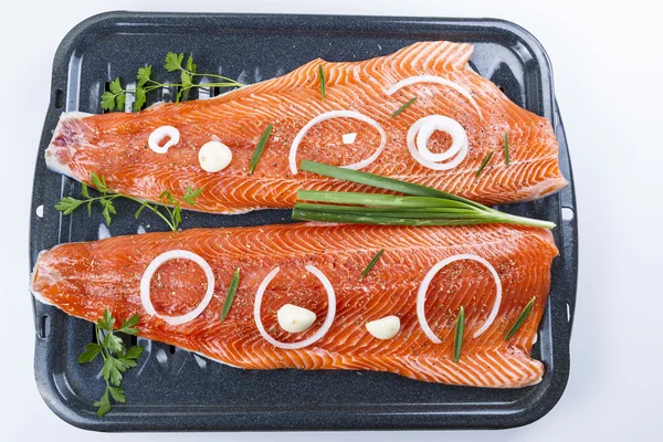 Filetti di salmone selvatico pronti per la cottura — Foto Stock
