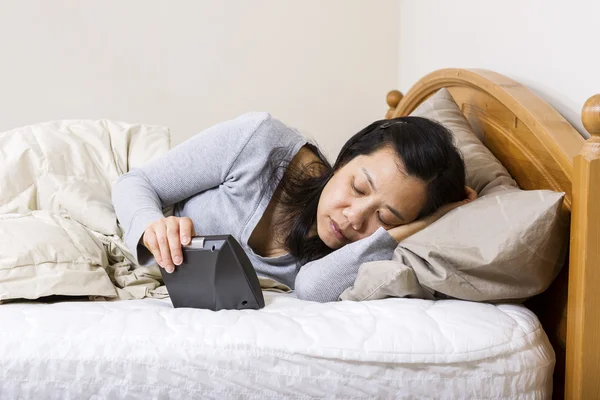 Mature woman trying to fall alseep — Stock Photo, Image