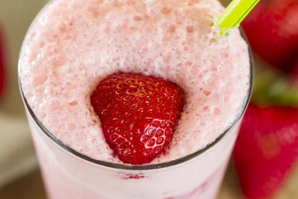 Macro shot de milkshake aux fraises — Photo