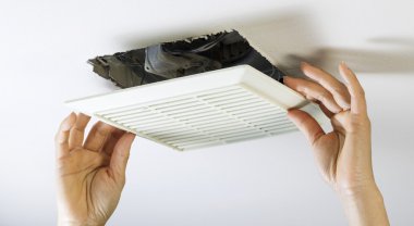 kaldırma banyo fan havalandırma kapağı içine temizlemek için