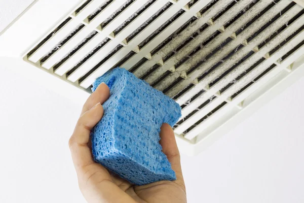 Cleaning Bathroom Fan Vent Cover with Sponge — Stock Photo, Image