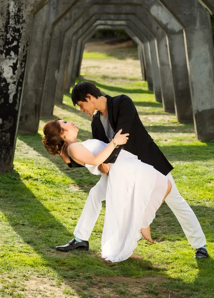 Young Couple Danciing Outdoors — Stock Photo, Image