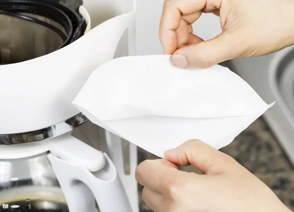 Putting in New Coffee Filter — Stock Photo, Image