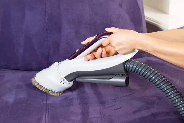 Cleaning Leather Sofa with Vacuum Brush — Stock Photo, Image