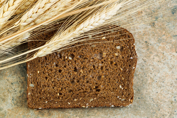Сингл "Sweet Dark Whole Grain Bread with Dried Wheat Stalks"

